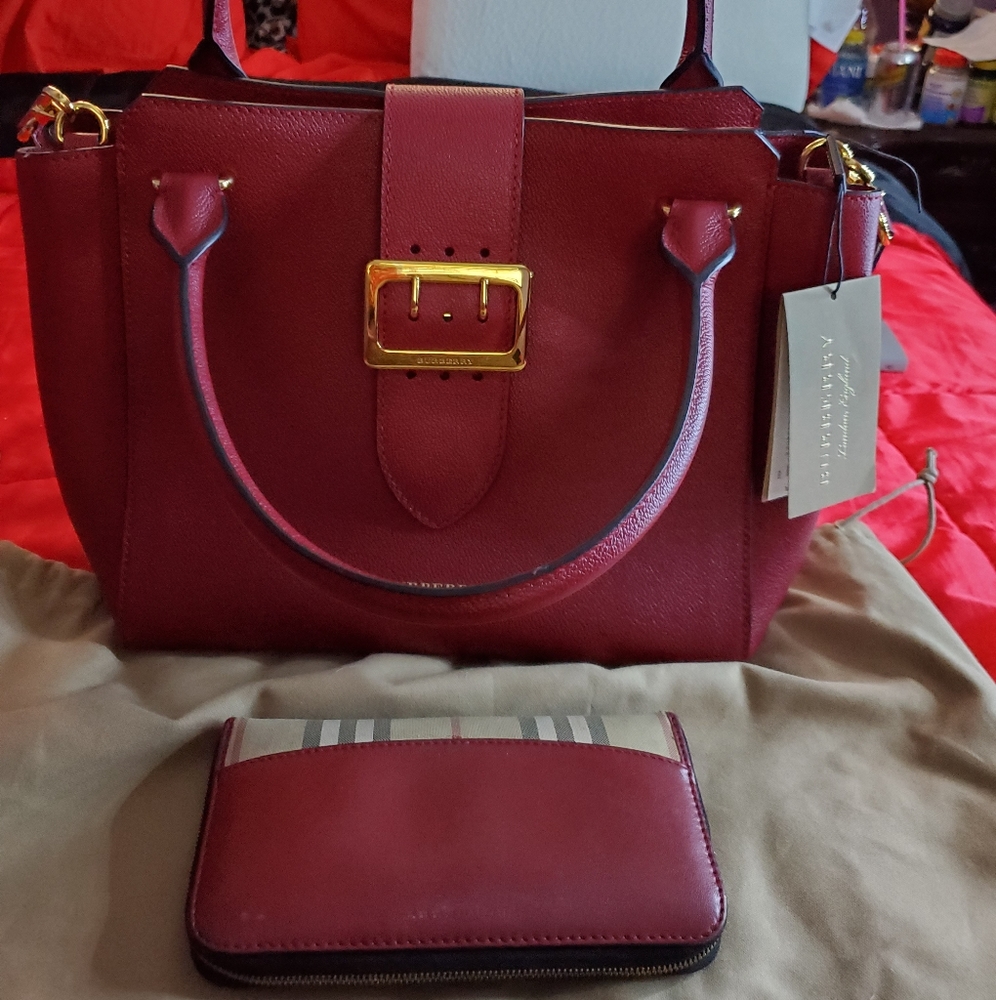 BURBERRY Medium  tote matching  Wallet